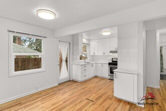 6725 E Burnside St in Portland, OR - Building Photo - Building Photo