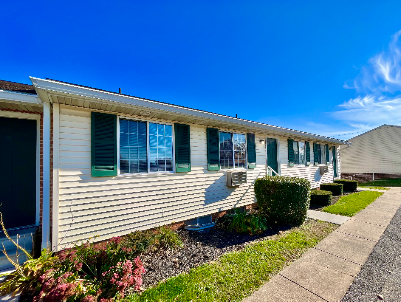 55 N Liverpool St in Manchester, PA - Building Photo