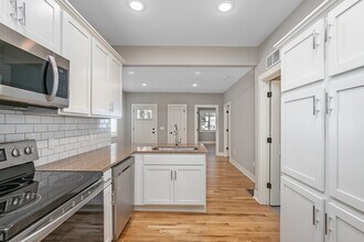 654 11th St NW, Unit 1 in Grand Rapids, MI - Building Photo - Building Photo