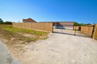 25 Road 5608 in Cleveland, TX - Building Photo