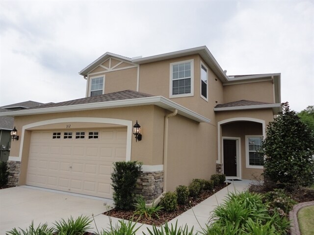 312 Westchester Hills Ln in Valrico, FL - Building Photo