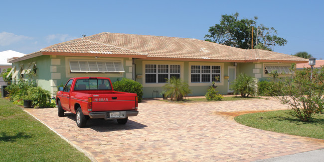 1921 NE 29th St in Lighthouse Point, FL - Building Photo - Building Photo