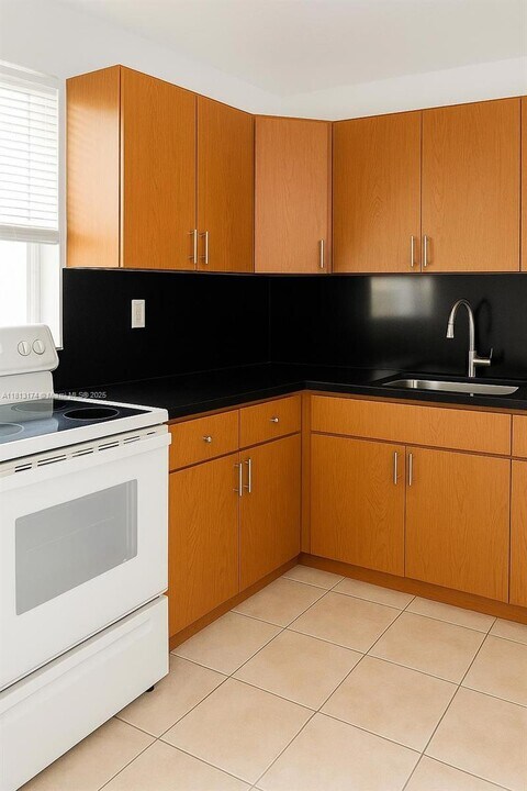 16103 NE 19th Ct in North Miami Beach, FL - Building Photo