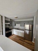 2200 Bayside Dr in Palatine, IL - Building Photo