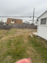 43 Towpath Rd in Levittown, PA - Foto de edificio - Building Photo