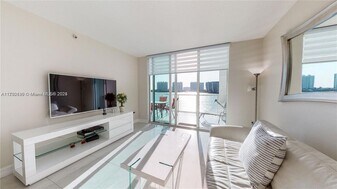 18100 N Bay Rd in Sunny Isles Beach, FL - Building Photo