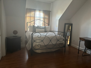 1036 E Landing Way in Sacramento, CA - Building Photo - Building Photo