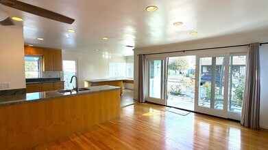 257 Claremont Ave in Long Beach, CA - Building Photo - Building Photo