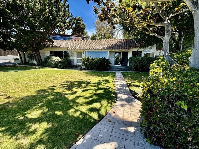 property at 888 Vía Del Monte