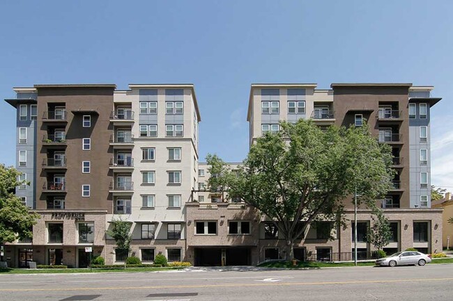 Providence Place Apartments in Salt Lake City, UT - Foto de edificio - Building Photo