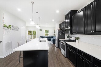 22 Sedicavage Way in Mt. Olive, NJ - Building Photo - Building Photo