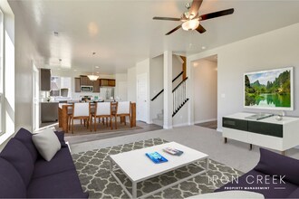 2549 E Windrose St in Eagle, ID - Building Photo - Building Photo