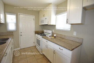 2010 N Corlett Ave in Los Angeles, CA - Foto de edificio - Building Photo