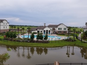 Cameron Isles Apartment Homes in Houma, LA - Foto de edificio - Building Photo