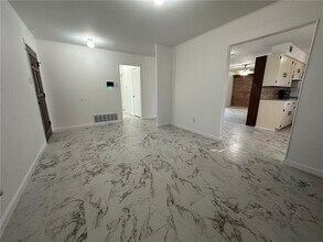 136 Daniel Moore Ave in Portland, TX - Building Photo - Building Photo