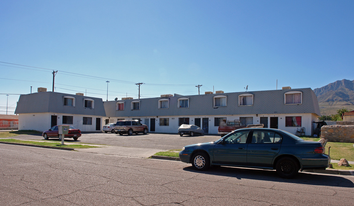 8901 Kenneth St in El Paso, TX - Building Photo