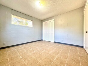 425 E Park Dr in Alvin, TX - Foto de edificio - Building Photo