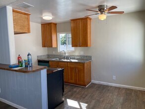 2107 Earl Ave, Unit 4 in Long Beach, CA - Building Photo - Building Photo