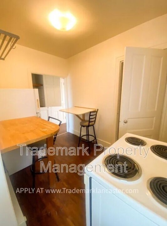 517 W James St in Lancaster, PA - Building Photo