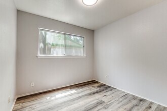 827 Spg Pk Dr in San Antonio, TX - Building Photo - Building Photo