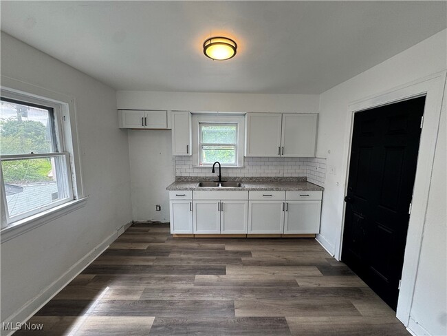 property at 11122 Glenboro Dr