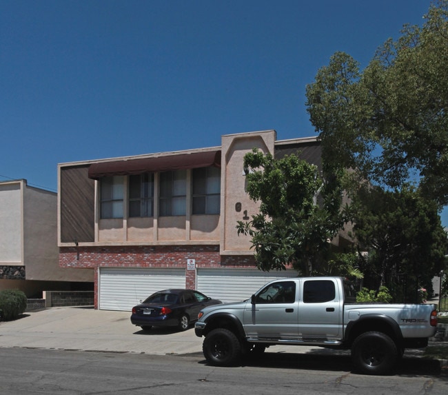 619 E Providencia Ave in Burbank, CA - Foto de edificio - Building Photo