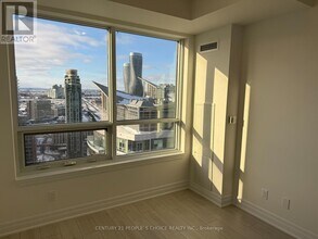 30 Elm Dr W in Mississauga, ON - Building Photo - Building Photo