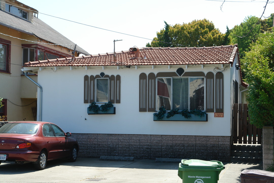 5770 Vicente St in Oakland, CA - Building Photo