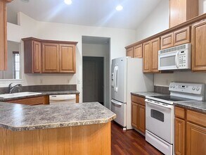 262 W Joy in Lebanon, OR - Building Photo - Building Photo