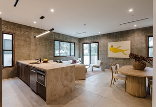 2855 S Sycamore Ave in Los Angeles, CA - Foto de edificio - Building Photo