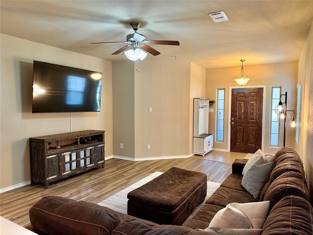 1068 Meadow Scape Dr in Burleson, TX - Building Photo - Building Photo