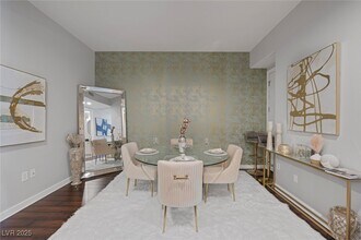 4525 Dean Martin Dr in Las Vegas, NV - Building Photo - Building Photo