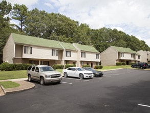 Pinewood in Athens, GA - Foto de edificio - Building Photo