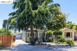 937 Blossom Way in Hayward, CA - Building Photo - Building Photo