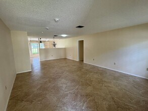 3966 Oakhurst Blvd in Sarasota, FL - Building Photo - Building Photo