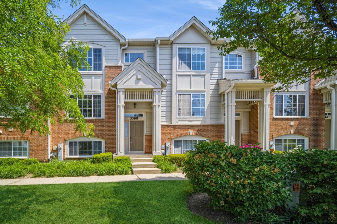 3388 Sanctuary Dr in Elgin, IL - Building Photo