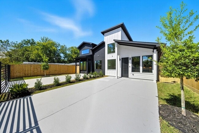 5029 Van Fleet St in Houston, TX - Building Photo - Building Photo