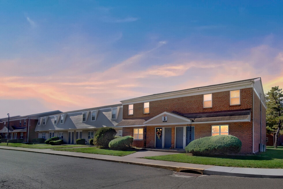 Sunset Heights Apartments in Burlington, NJ - Building Photo