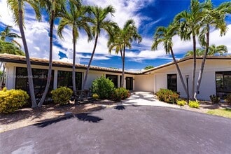 636 Hibiscus Dr in Hallandale Beach, FL - Building Photo - Building Photo