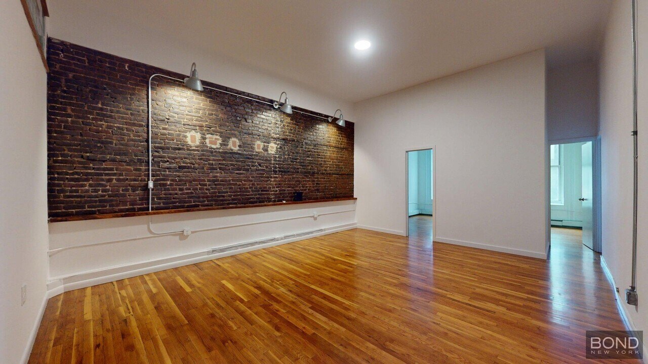 816 Broadway in New York, NY - Building Photo