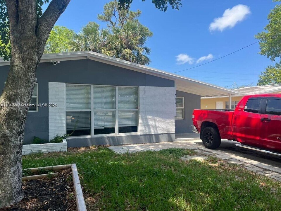 2511 SW 3rd St in Fort Lauderdale, FL - Building Photo