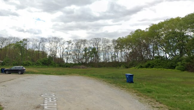 8701 N Raintree Ct in Terre Haute, IN - Foto de edificio - Building Photo