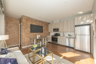 Barry Apartments in Chicago, IL - Building Photo - Building Photo