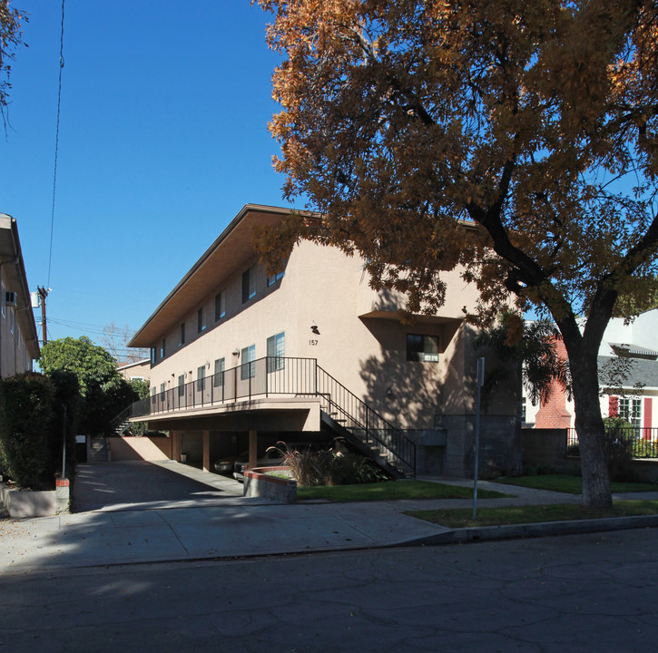 157 W Ash Ave in Burbank, CA - Foto de edificio