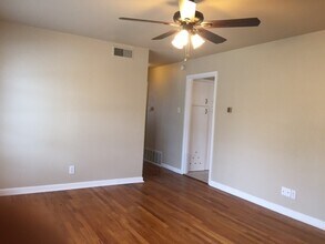 3811 39th St in Lubbock, TX - Building Photo - Building Photo