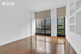 101 Warren St in New York, NY - Building Photo - Building Photo