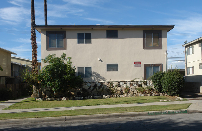 201 N Grandview Ave in Covina, CA - Foto de edificio - Building Photo