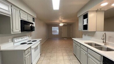 2209 Madrid Ct in Arlington, TX - Building Photo - Building Photo