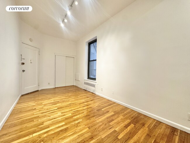 410 W End Ave in New York, NY - Building Photo - Building Photo