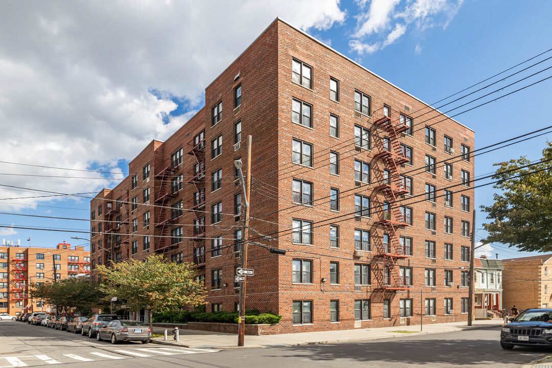 Tyler Towers in Jamaica, NY - Foto de edificio